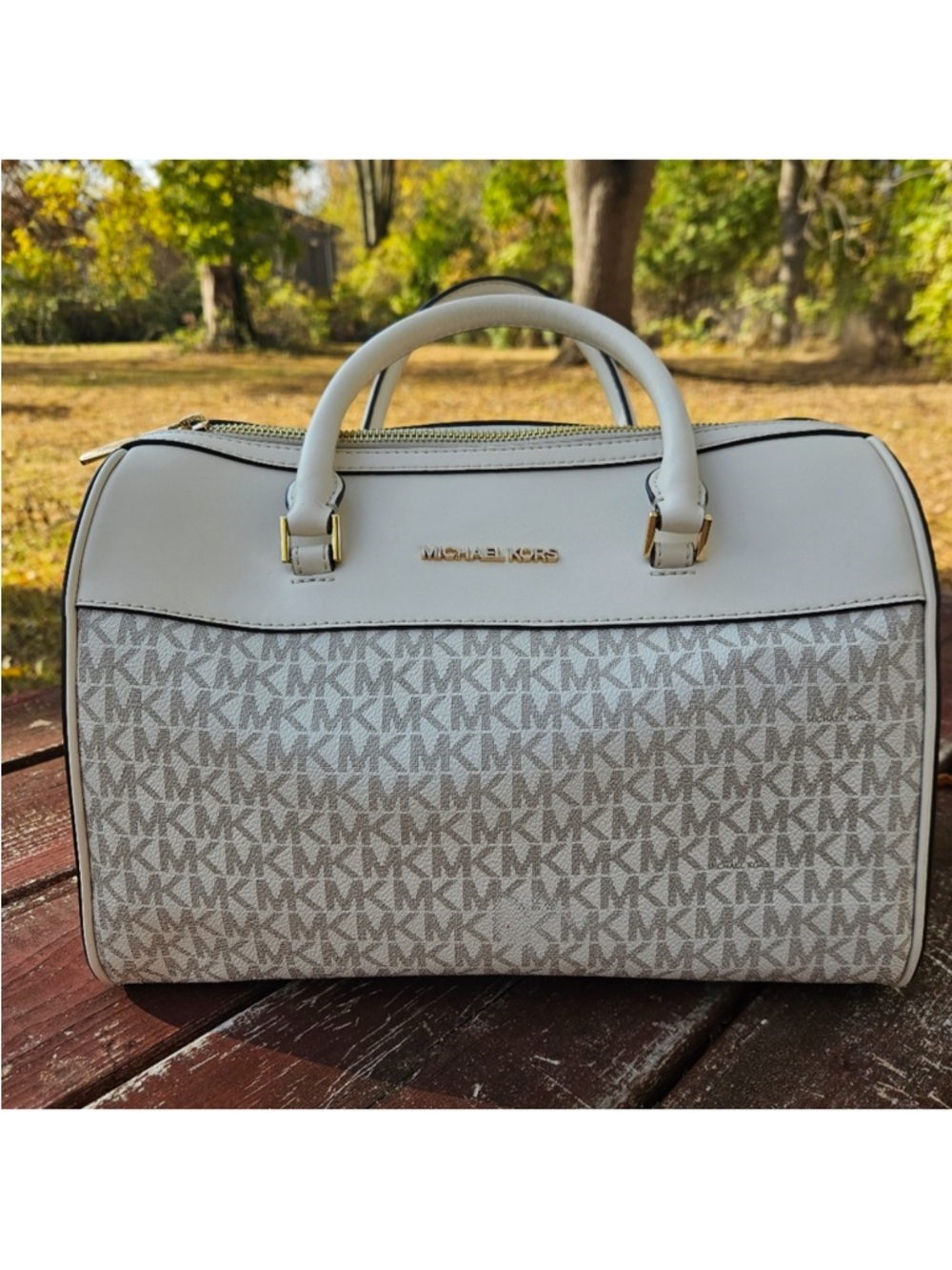 Michael Kors White Satchel with Elegant Design